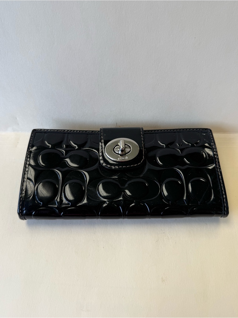 Vintage Y2K Coach Black Patent Leather Wallet Turn Key Lock Blue Lining.